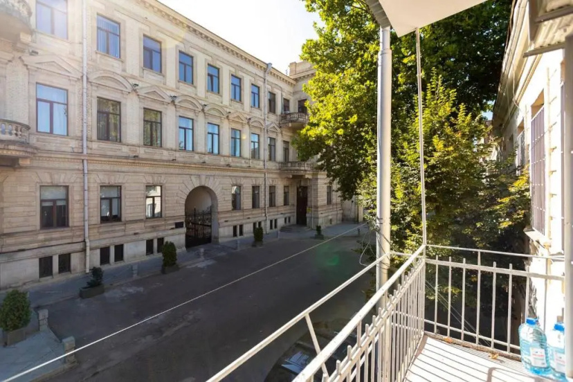 Wehost Cozy and colorful apartment with balcony — отзывы гостей и цены