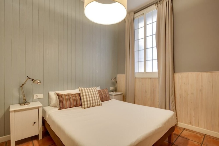 Beautiful 2bdr in Lovely Lesseps, 8mins to Metro — отель с удобствами в Барселоне