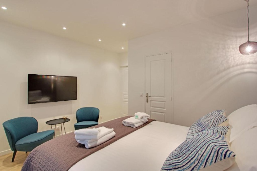 Pick A Flat's in Champs Elysees - rue Percier — отель с удобствами в Париже