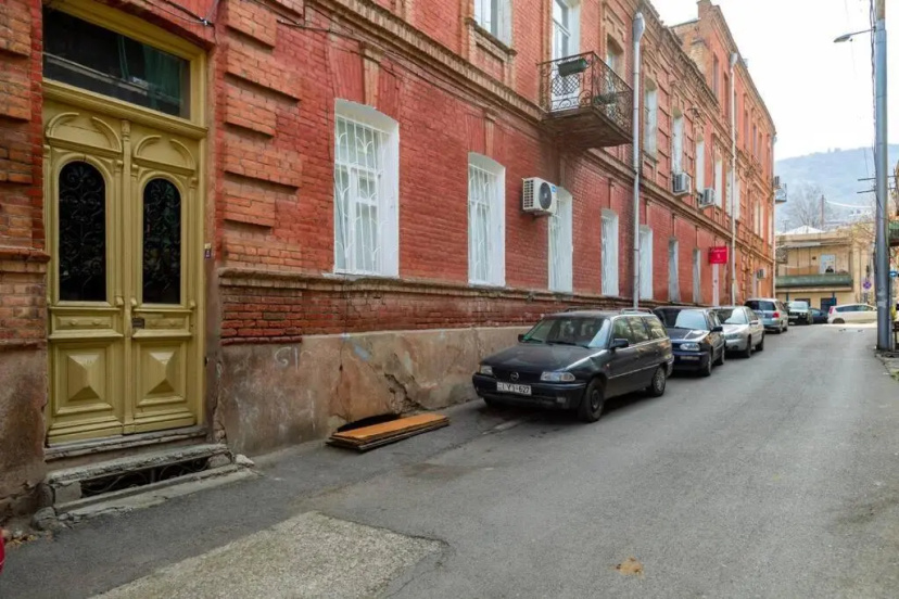 Precious 2 Bedroom apt In The Heart Of Tbilisi — отель в Тбилиси, Грузия