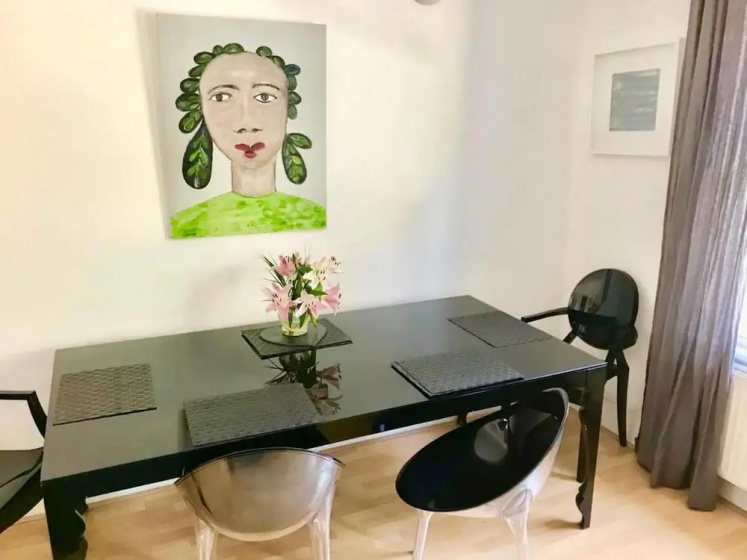 Trendy 2BD Flat in West Hampstead — отель с удобствами в Лондоне