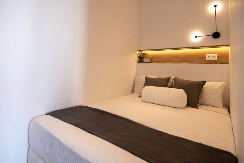 Phaedrus Living: Seaside Modern Flat Lighthouse 52 — отель с удобствами в Пафос