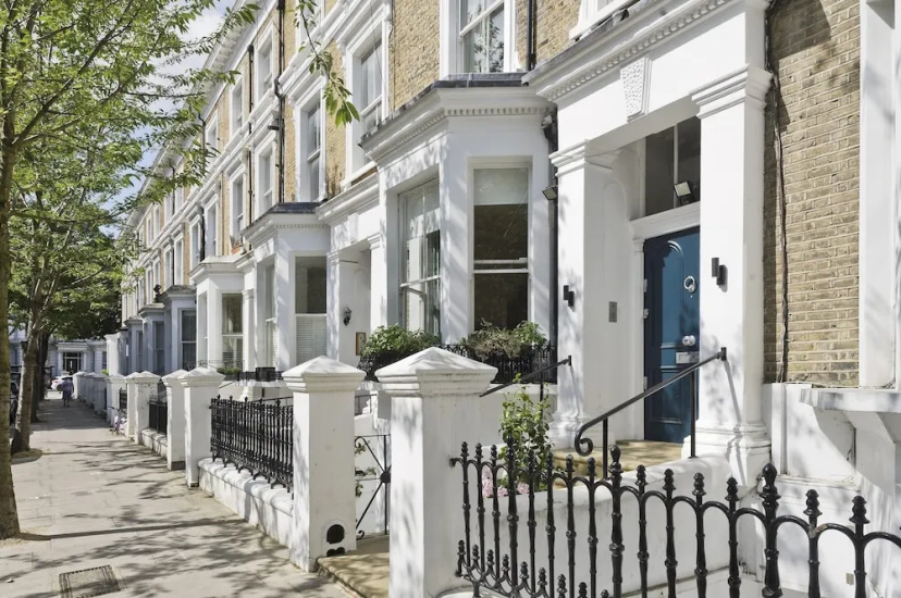 Gorgeous Stylish Interior Designed 5 Bed Home in Holland Park - Superb Location — отзывы гостей и цены