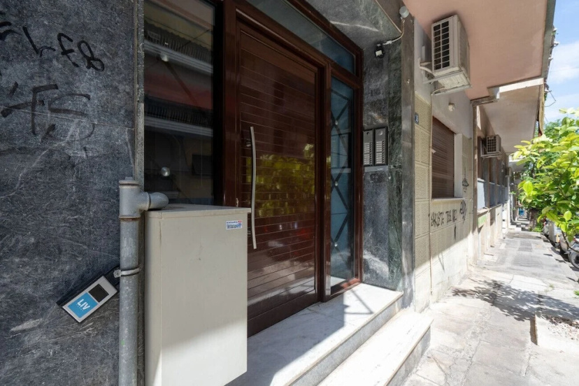 LIV - Relaxing Pagrati Retreat in Athens — забронировать отель в Афины