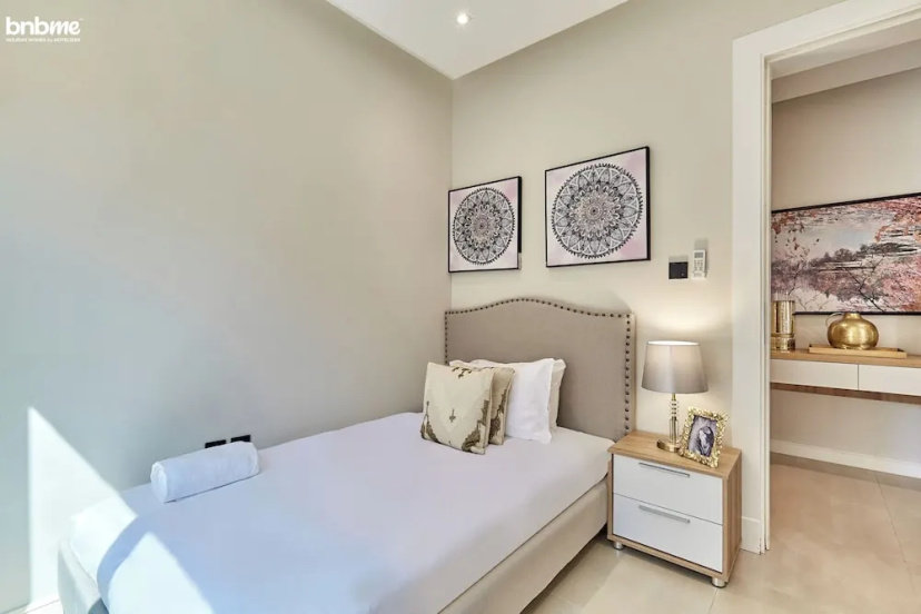 Цены на bnbmehomes-3BR Apt with Pvt Balcony-B1 в Рияде
