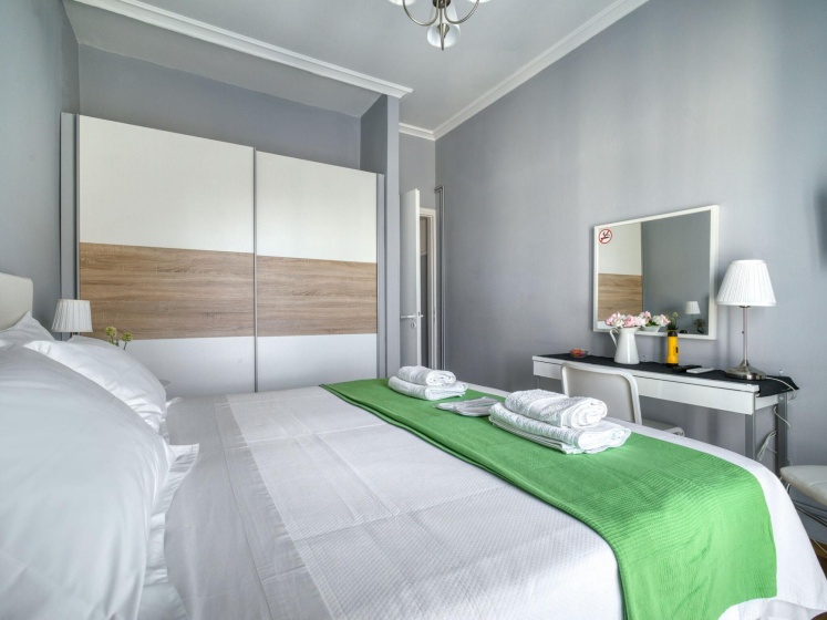 Snug apartment in Αθήνα with veranda — комфортный отель в Афины