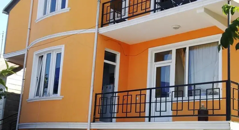 Guest House Our house — комфортный отель в Кобулети