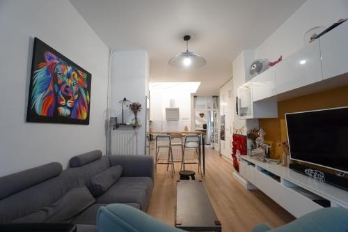 Charming Family Apartment 10 Min From Sacre Coeur — отель с удобствами в Париже