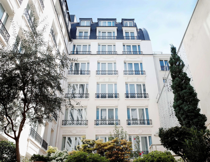 Hotel Rochester Champs Elysees — отель рядом с интересными местами в Париже