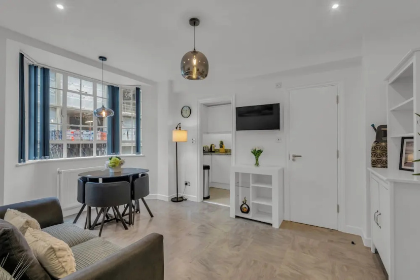 One Bed Serviced Apartment in Chelsea — комфортный отель в Лондоне