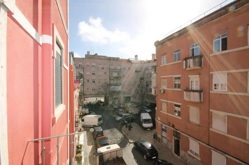 35 Penha de Franca Apartment — отель с удобствами в Лиссабоне