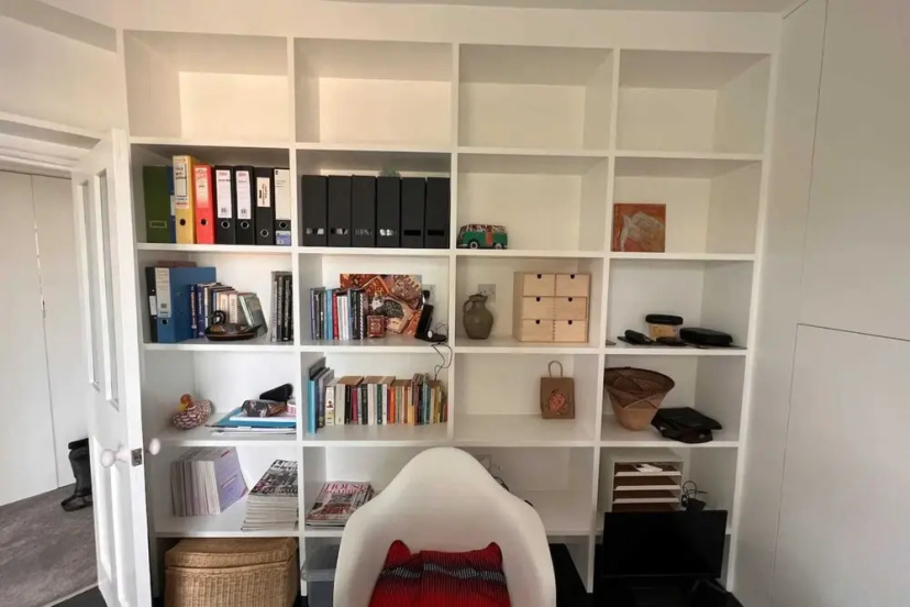 Цены на Stylish 1 Bedroom Top Floor Apartment in Highgate в Лондоне