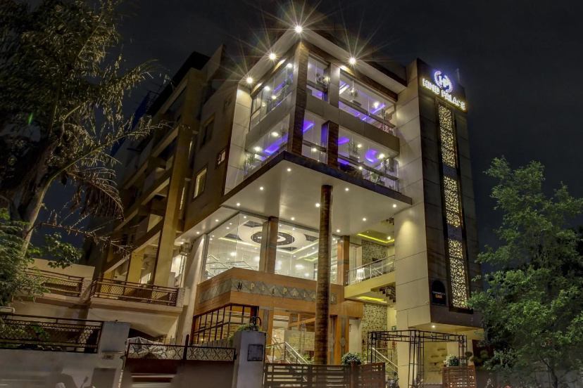 Townhouse OAK Hind Palace - Hotel in Λάκναου - Photo 1