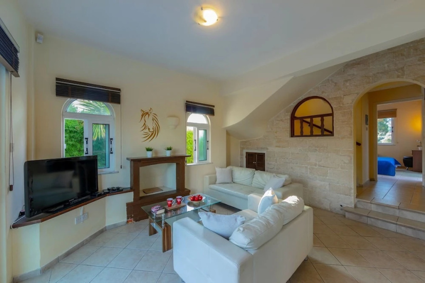 Villa Chrysanthemum — забронировать отель в Пафос