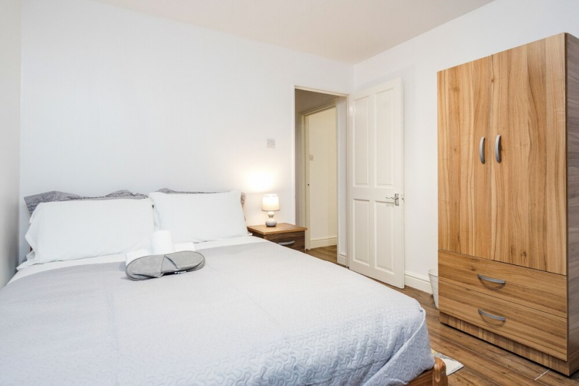 Charming 1-bed Basement Apartment in Lewisham — отель с удобствами в Лондоне