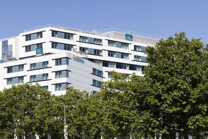AC Porte Maillot Hotel — отель с удобствами в Париже