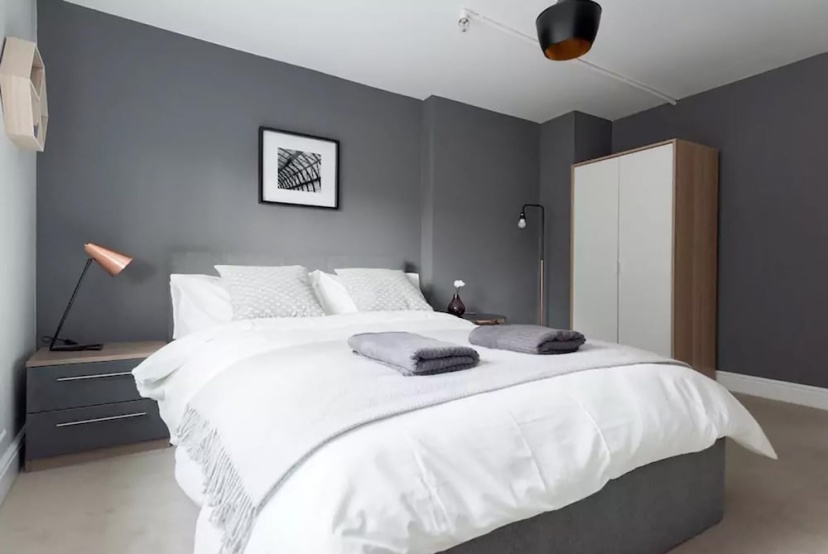 Amazing Modern 2 Bedroom Apartment in Zone 1! — отель с удобным расположением в Лондоне