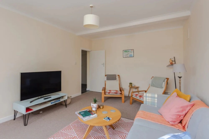 Цены на Spacious 2 Bedroom Apartment Near Hampstead Heath в Лондоне