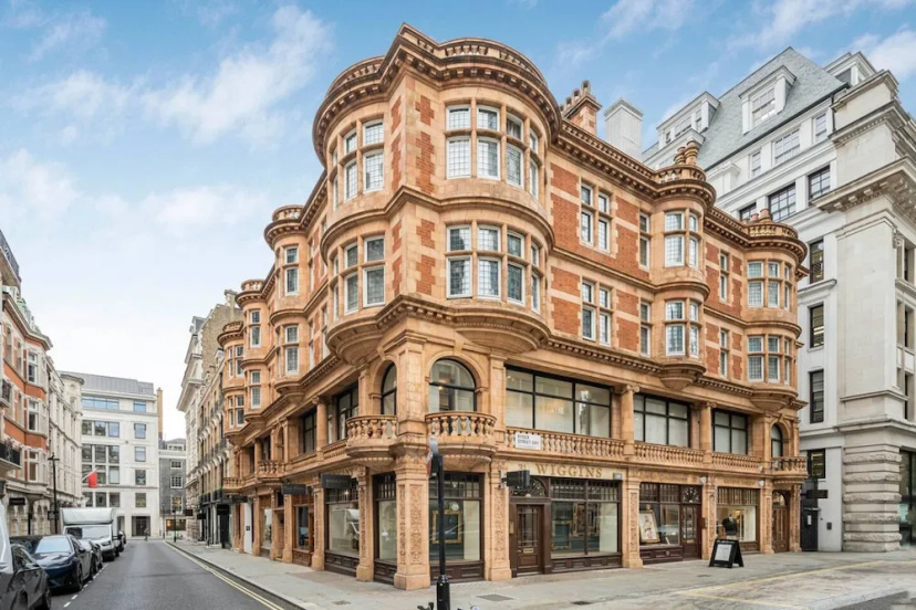 Mayfair Home Private Parking Central AC — отель с удобствами в Лондоне