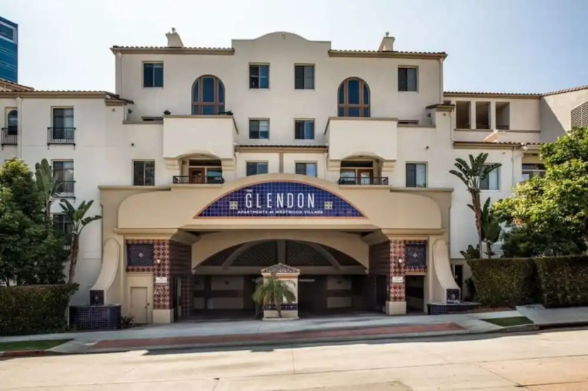 Glendon Apartments — отель с удобствами в Лос-Анджелесе