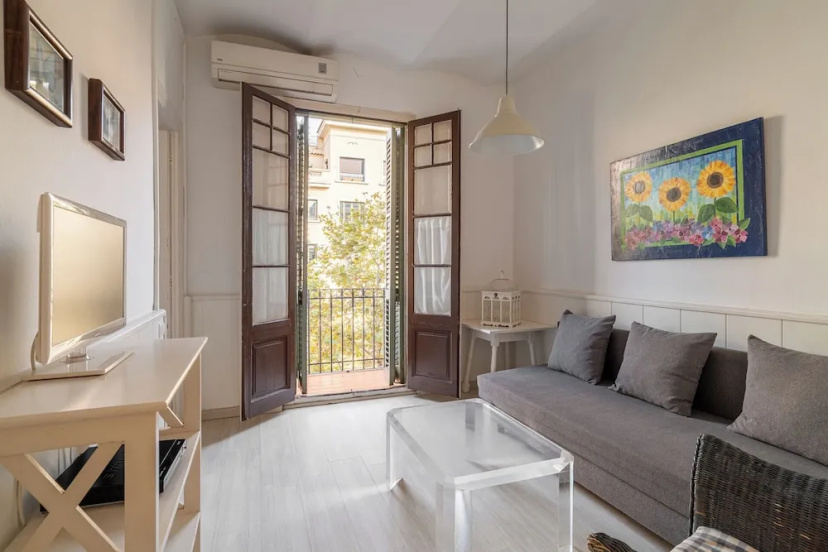 Stay U-nique Apartments Gaudi II — комфортный отель в Барселоне