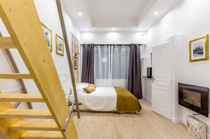 Цены на Parisian Home - Appartements Montorgueil Bellan в Париже
