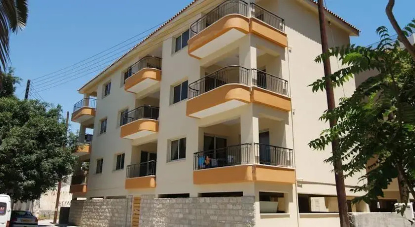 Halcon Molos Apartment — забронировать отель в Лимассол