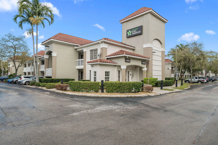 Extended Stay America Suites Miami Airport Blue Lagoon — отель с удобным расположением в Майами