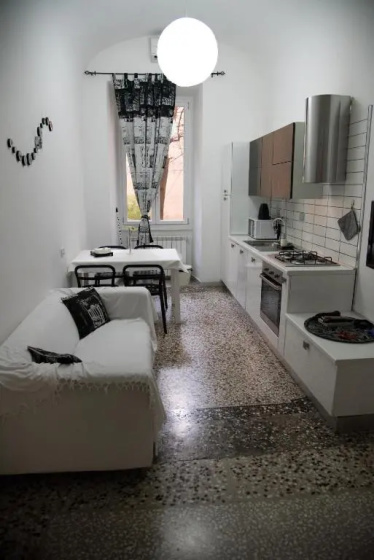 Beautiful and Spacious Apartment next to Termini 10 minutes from Coliseum — забронировать отель в Риме