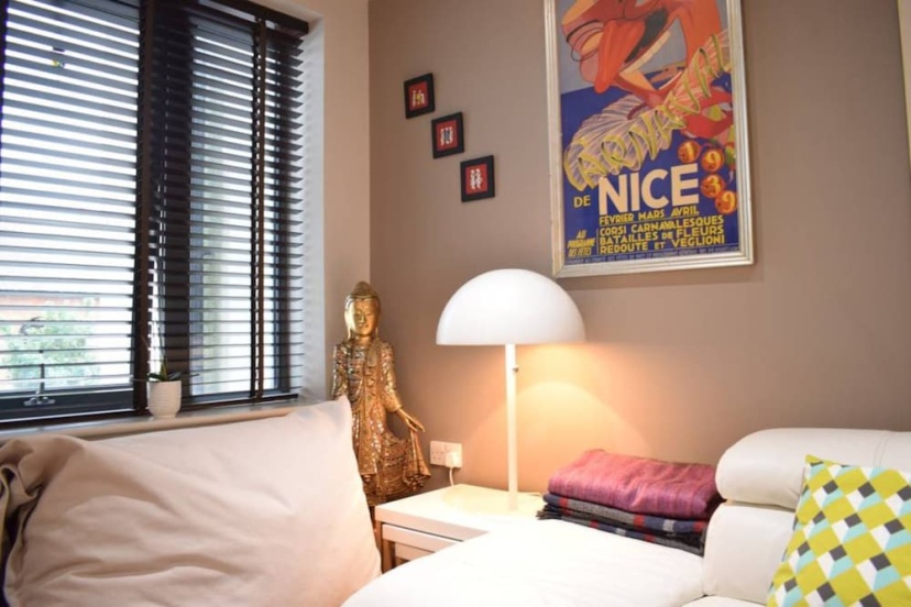 Stylish 2 Bedroom Apartment by Clapham Common — отель с удобствами в Лондоне