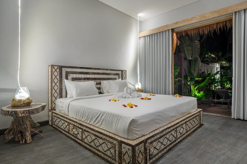 Brand New Luxury 3BR Villa Ethnic Ubud 3 — отель с удобным расположением в Убуде