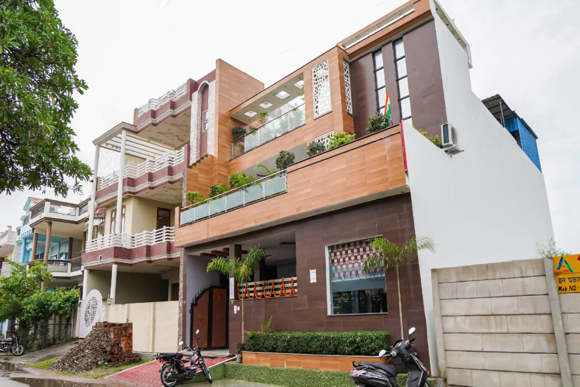 OYO 75521 Silk Inn - Hotel in Λάκναου - Photo 1