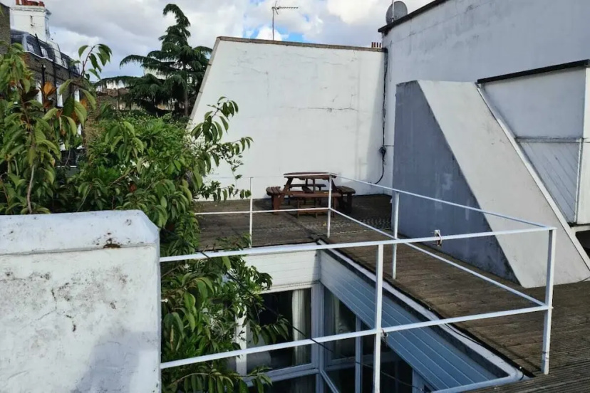 The Harrods Mews - Modern 4BDR house with rooftop terrace — отель с удобствами в Лондоне