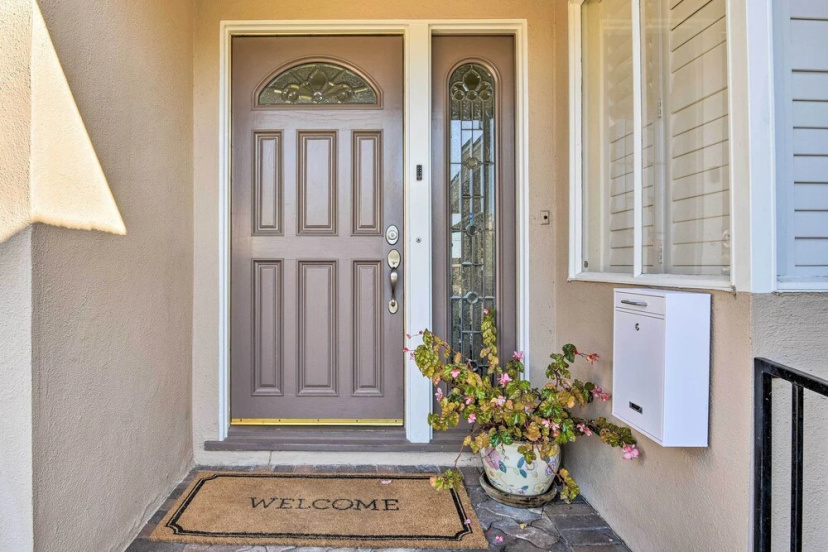 Цены на Los Angeles Suite w/ Covered Patio Area! в Лос-Анджелесе