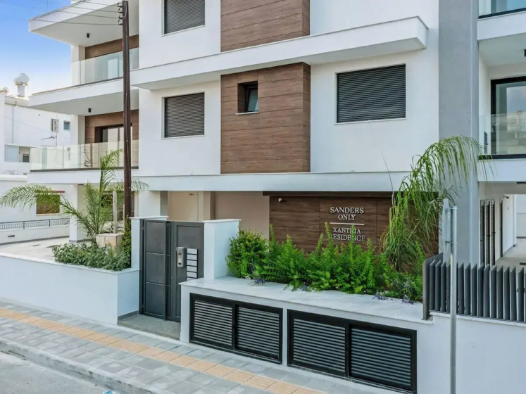 Sanders Only - Enchanting Studio With Balcony — комфортный отель в Лимассол