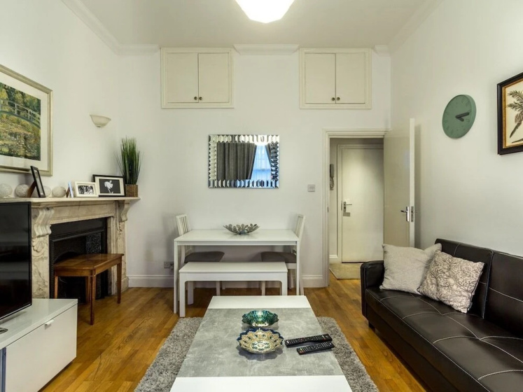 Цены на Spacious Centrally Located One Bed в Лондоне