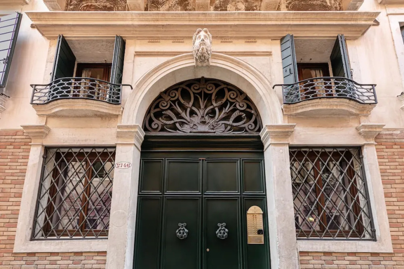 Palazzo Dei Fiori By Room Mate — забронировать отель в Венеции