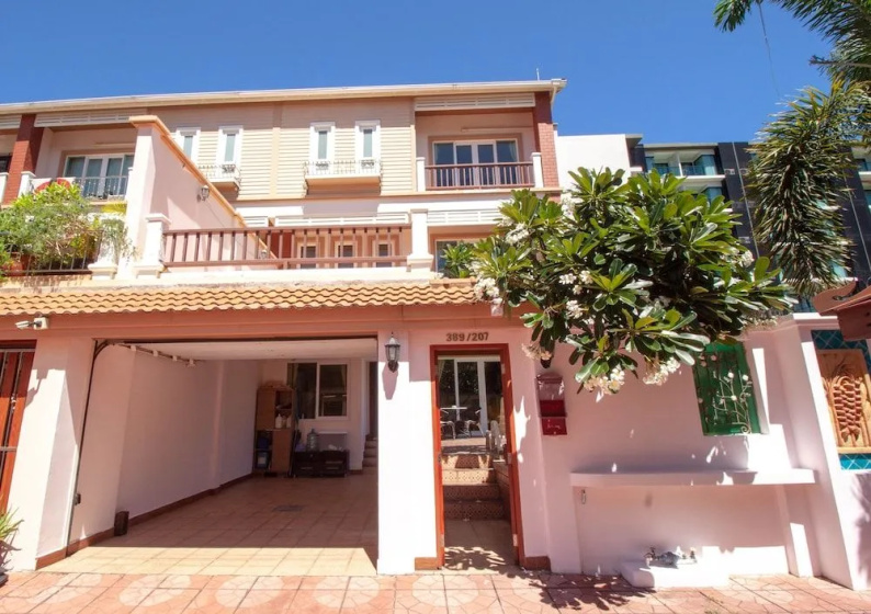 The Terrace Pratumnak Pool Villa — отель с удобствами в Паттайе
