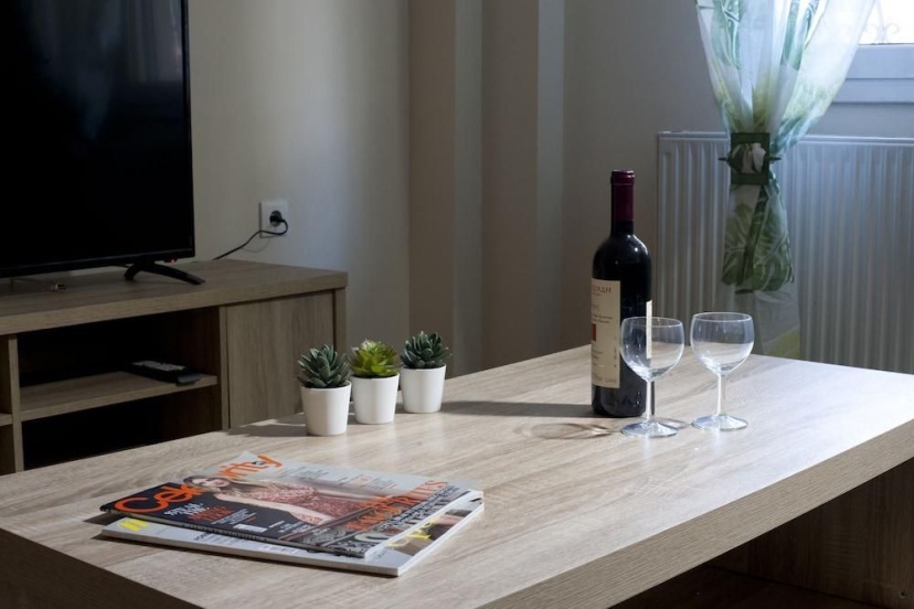 Comfortable Apartment At The Foot of The Odeon of Herodes Atticus — забронировать отель в Афины