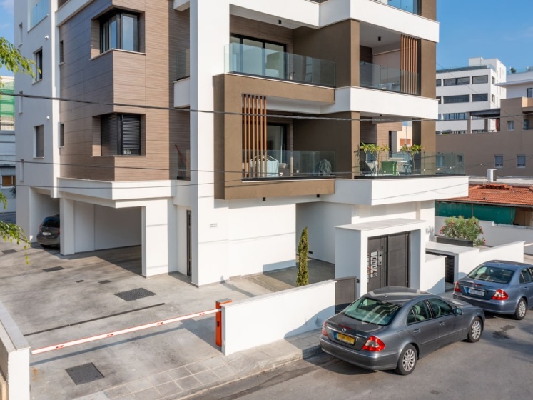 Sanders Premier - Lovely 2 bdr apt With Balcony — забронировать отель в Лимассол