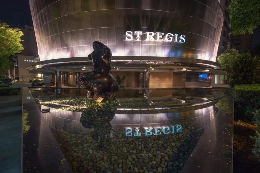 The St. Regis Singapore — отель с удобствами в Сингапур