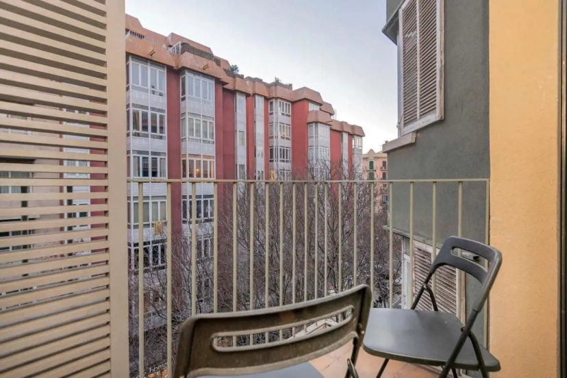 Modern and bright apartment in Eixample 4-2 — отель с удобствами в Барселоне