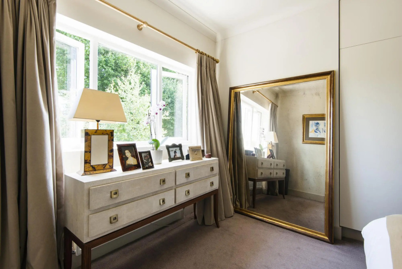 Exquisite East Acton Home Close to Shepherds Bush by Underthedoormat — отель с удобным расположением в Лондоне