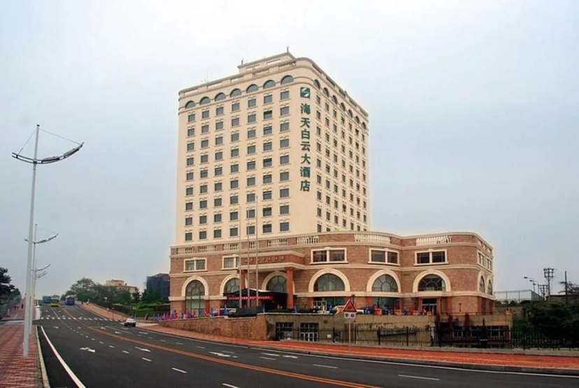 Dalian Sea Horizon Hotel — отель с удобствами в Даляне