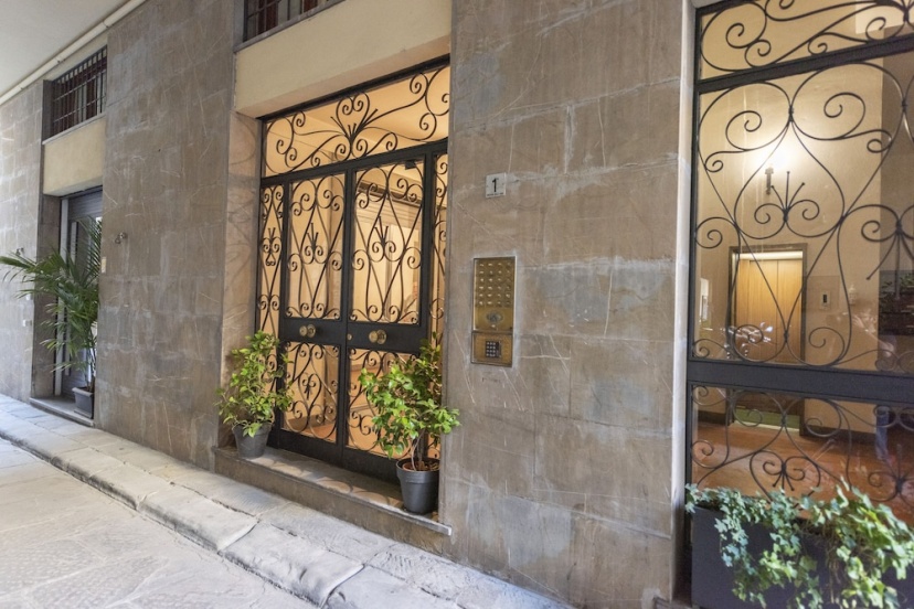 Ponte Vecchio Luxury Suite by Mmega — отель с удобствами в Флоренции