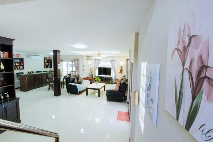 Captivating 3-bed Villa in Muang Pattaya — отель с удобным расположением в Паттайе