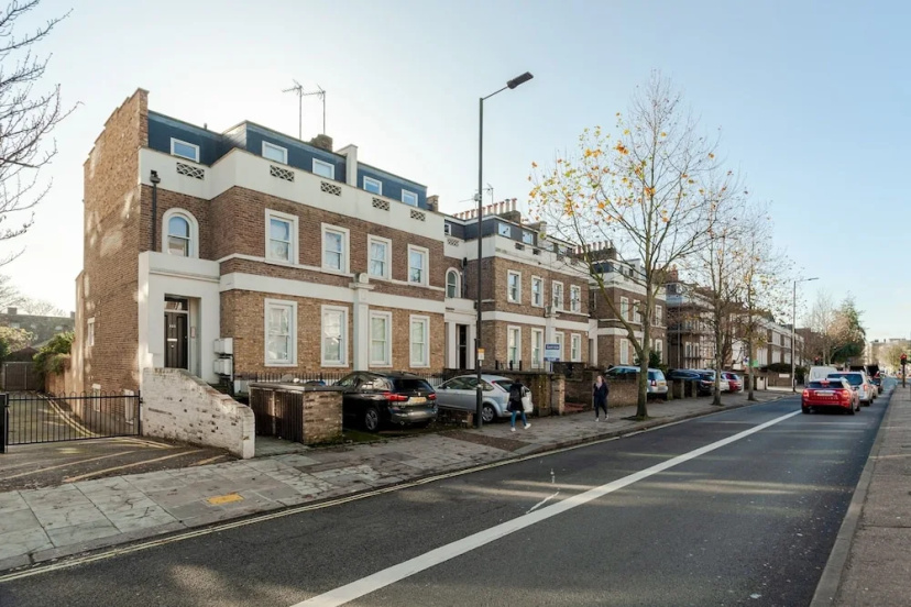 Bright and Modern Shepherd's Bush Gem - ROS — комфортный отель в Лондоне