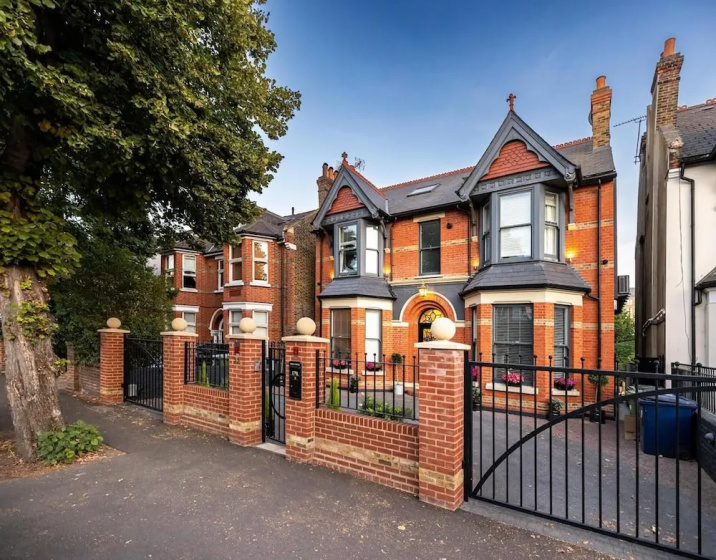 Dream House London With ac, Gym, hot Tub, Cinema — отель с удобствами в Лондоне