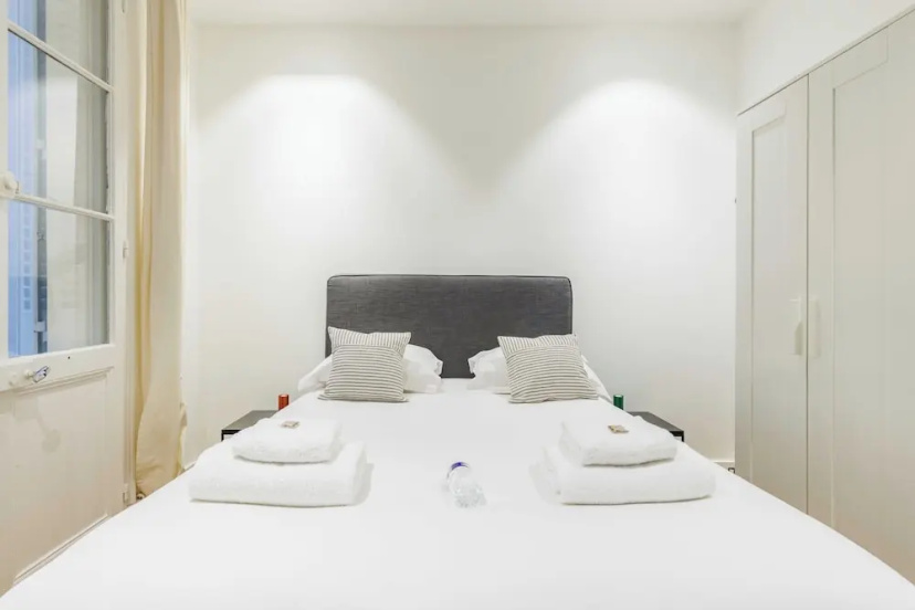 Cosy Apartment - 1br/4p - Near Champs-elysees — отель в Париже, Франция