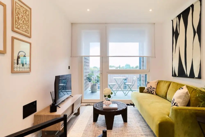 The Tottenham Sanctuary - Adorable 1bdr Flat With Balcony — отель с удобным расположением в Лондоне